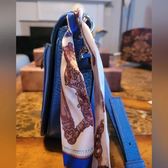 Marc Jacobs electric blue crossbody - Picture 3 of 10